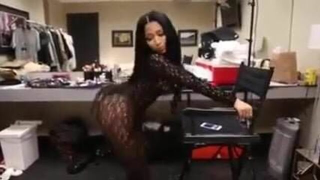 Nicki minaj twerking her big ass