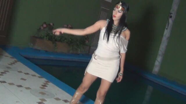 THE EVIL QUEEN IS BACK