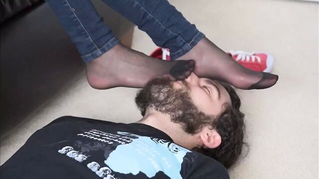 Stinky pantyhose under jeans