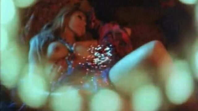 Trippy hippie psychedelic 60s nude gogo girls vs. kyuss