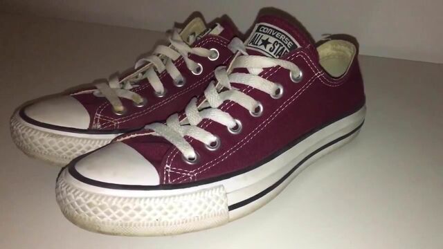 My Sister's Shoes: Converse low maroon Part 2 I 4K