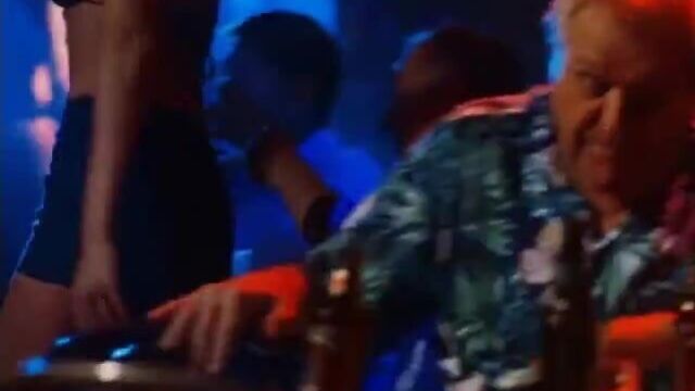 Shannon Elizabeth - Dish Dogs