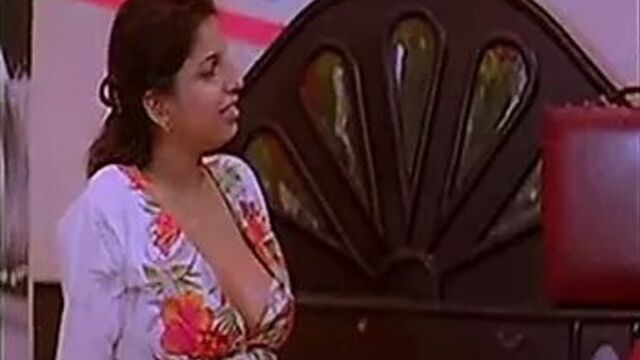Mallu Aunty Oil Massage