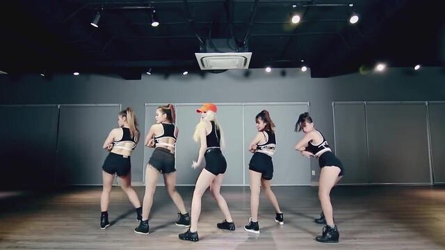 Vietnamese dance practice