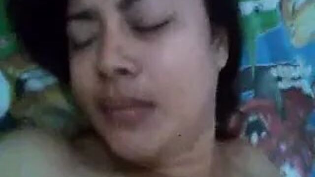 Indonesia- pake kondom ngentot tante