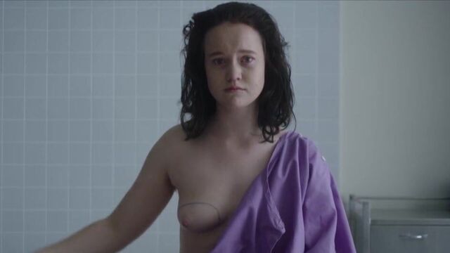 Liv Hewson - Homecoming Queens S01E02 (2018)