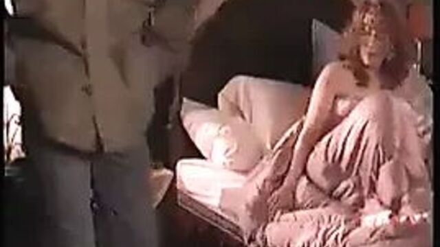 Linda Kozlowski Topless