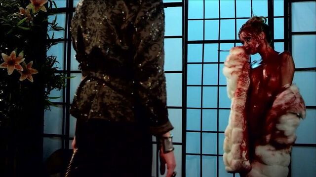 Alyson Bath serving hot-dog