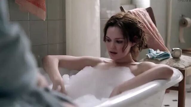 Sonja Gerhardt Emilia Schuele nackt