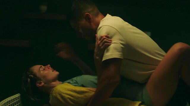 Samara Weaving - ''SMILF'' s2e06