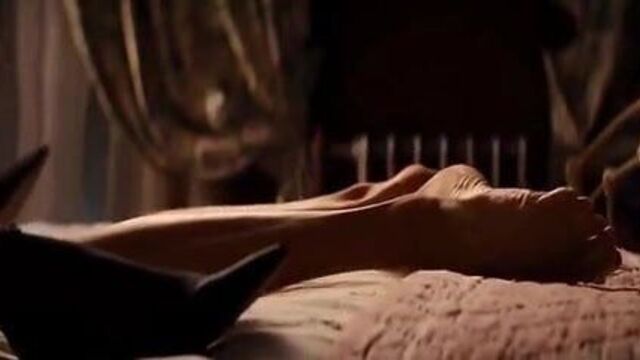 Margot Robbie looks like model Stella