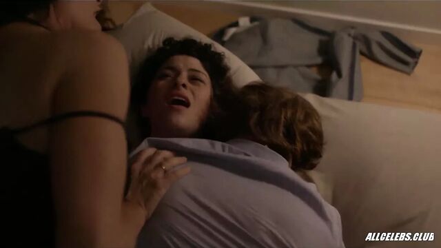 Amy Landecker and Alia Shawkat in Transparent - S04E10