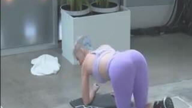 Katy Perry in yoga pants