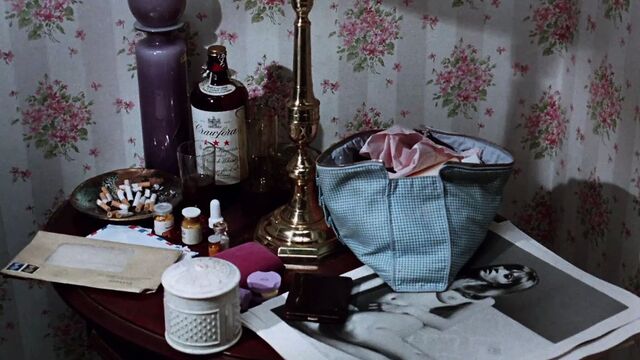 Vivian Neves, Johanna Hegger, in Whirlpool (1970)