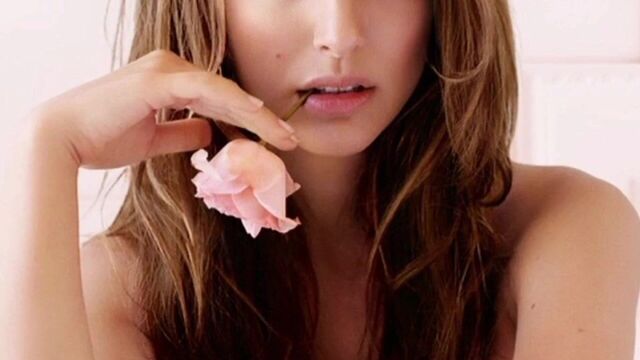 Natalie Portman vs Rosie Whiteley Rd 1 jerk off challenge