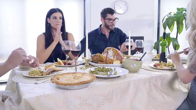 Mom fucks son & eats creampie for thanksgiving treat facial