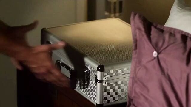 Ana Alexander, Augie Duke - Chemistry s1e12