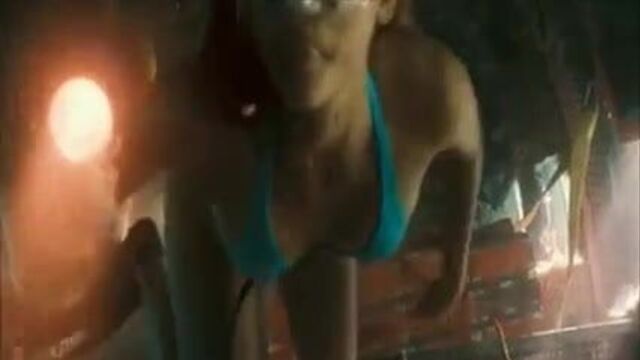 Jessica Alba very sexy dive