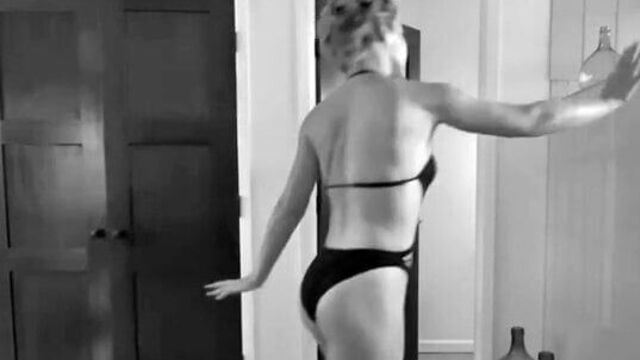 Evangeline Lilly dancing