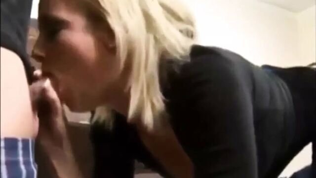 Kaley Cuoco Blow Job