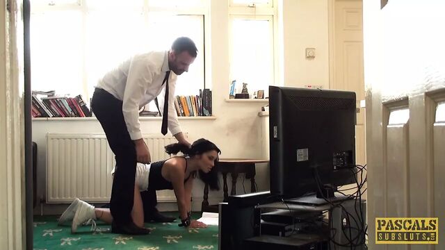 UK squirting skank rough fucked by maledom