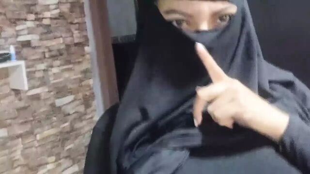 Real Sexy Amateur Muslim Arabian MILF Masturbates Squirting Fluid Gushy Pussy To Orgasm HARD In Niqab