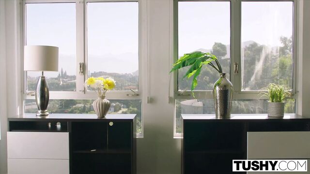 TUSHY This college student loves camming and getting gaped m