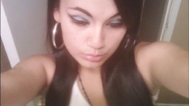 CHOLA RUBS HER PUSSY & CUMS