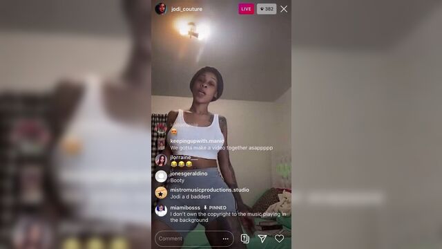 Jodi Couture showing her sexy ass and twerking