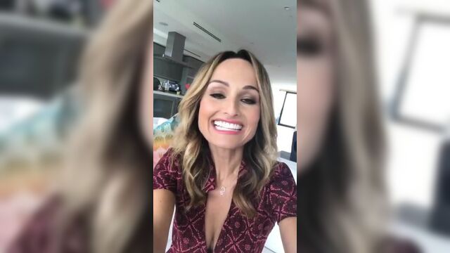 Giada De Laurentiis cleavy vid clip