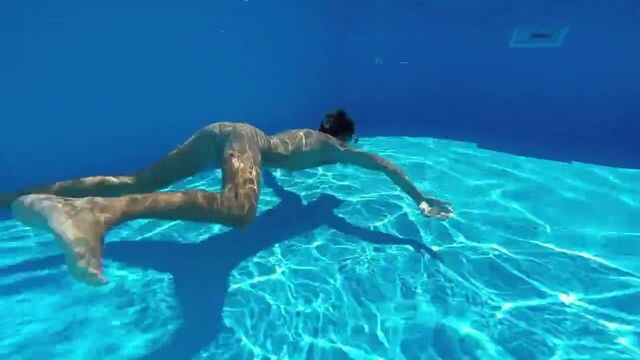 Naked pool time