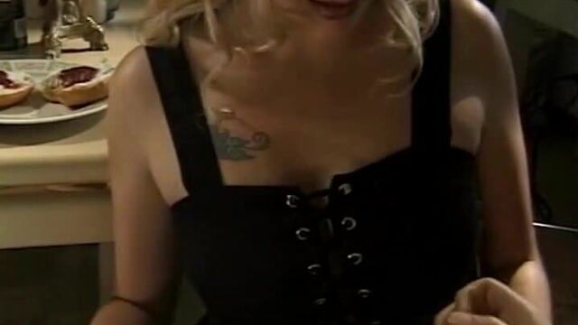 MILF Is Expert At Tugjob