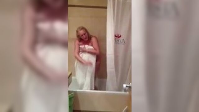 American Married Woman Nude in Bathroom. Very Hot Video