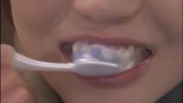 Nozomi kasiwagi washes her dirty mouth with cum toothpaste