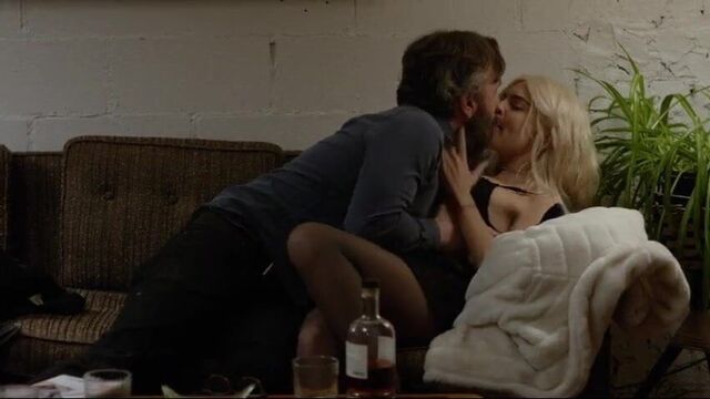 Emily Ratajkowski -'Easy S1E05'