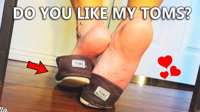 Toms Shoeplay Fetish No Socks Size 8 Latina Soles Heel Popping Shoe Dangle White Toes Thick Soles Smelly Feet Giantess