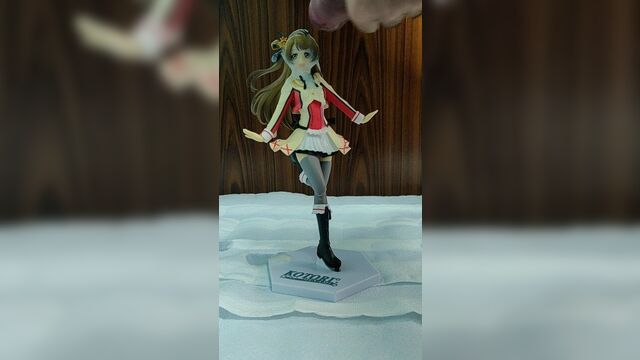Kotori Minami (Sore wa Bokutachi no Kiseki) figure bukkake